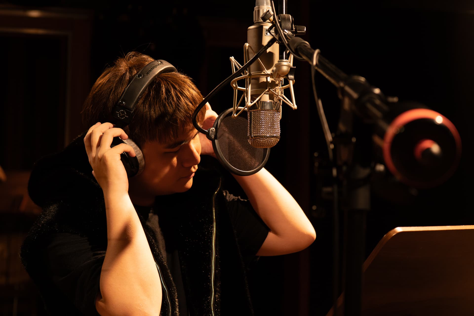 UNCERTAIN 21 Behind The Scenes Image 2